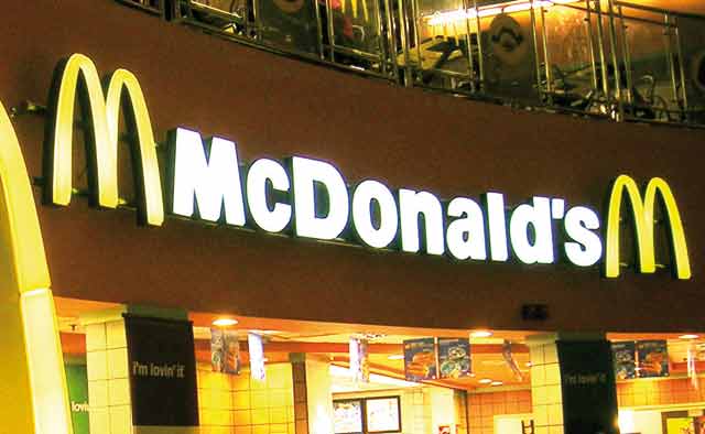 مطاعم McDonald’s تعلن عن حملة توظيف 80 مسييرين لمتاجرها وفروعها بالمغرب
